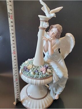 GRANDEUR NOEL PORCELAIN
ANGEL 2002 COLLECTOR'S
EDITION
